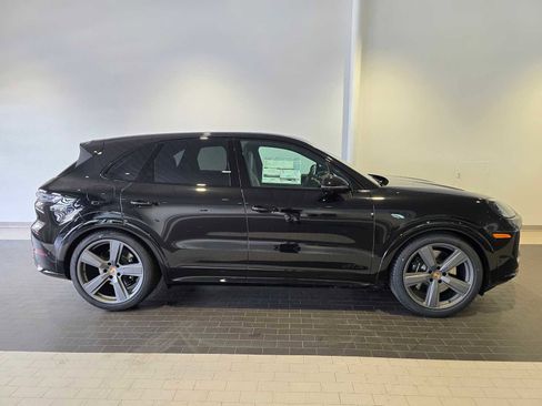 New 2026 Porsche Cayenne GTS AWD/4WD image 8