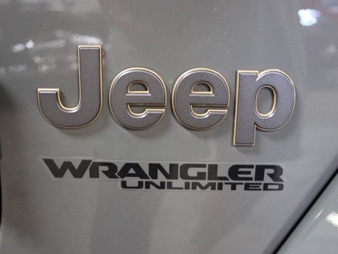 Used 2022 Jeep Wrangler Unlimited Rubicon w/ Xtreme Recon 35" Tire Package AWD/4WD image 20