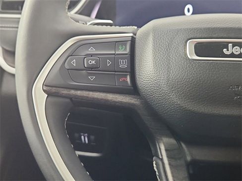 Used 2023 Jeep Grand Cherokee Limited w/ Black Appearance Package image 19