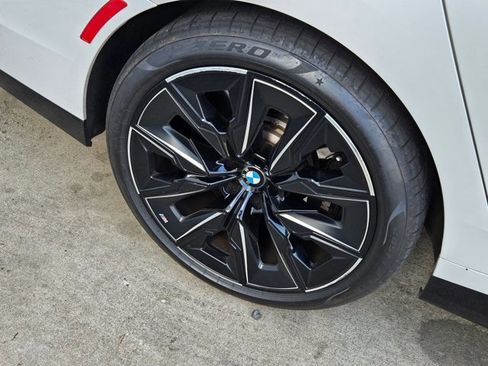 Certified 2023 BMW 760i xDrive image 7