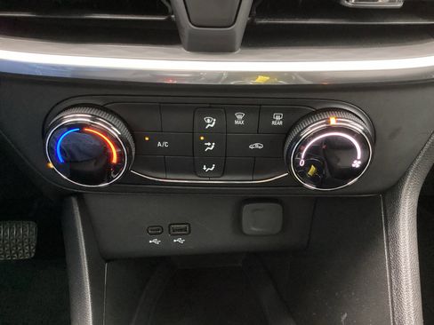 Used 2024 Buick Encore GX Preferred image 21