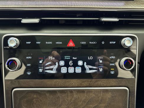 Certified 2026 Genesis GV80 2.5T Advanced AWD/4WD image 19