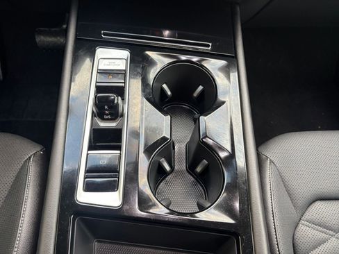 Used 2025 Volkswagen Atlas SE image 42