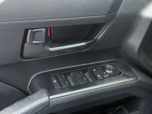 Used 2025 Toyota Tacoma SR5 AWD/4WD image 25