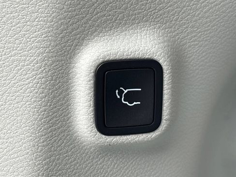 Used 2019 Jeep Cherokee Limited AWD/4WD image 15