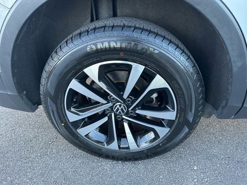 Used 2022 Volkswagen Tiguan S image 31