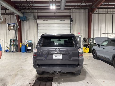 Used 2016 Toyota 4Runner SR5 image 7