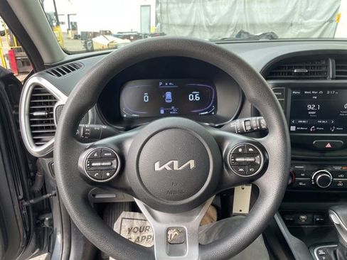 Certified 2023 Kia Soul LX w/ LX Technology Package image 18
