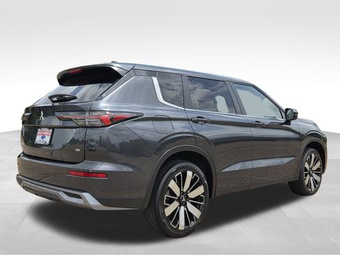 Used 2025 Mitsubishi Outlander SE FWD image 7