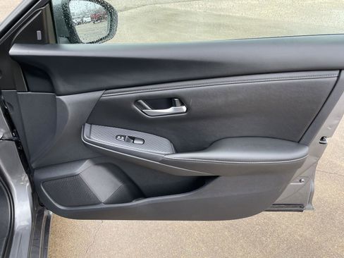 Used 2024 Nissan Sentra SV FWD image 40