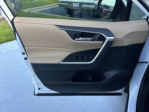 Used 2025 Toyota RAV4 XLE image 14