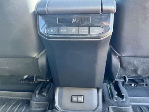 Used 2022 Toyota Highlander XSE image 25