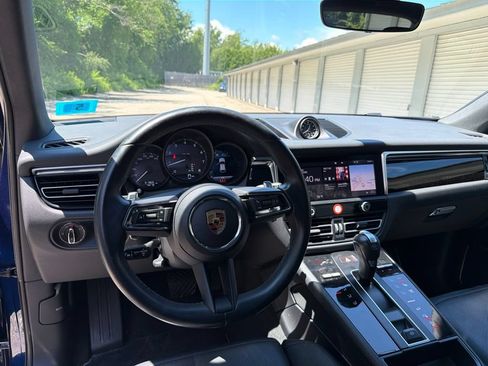 Used 2023 Porsche Macan AWD/4WD image 12