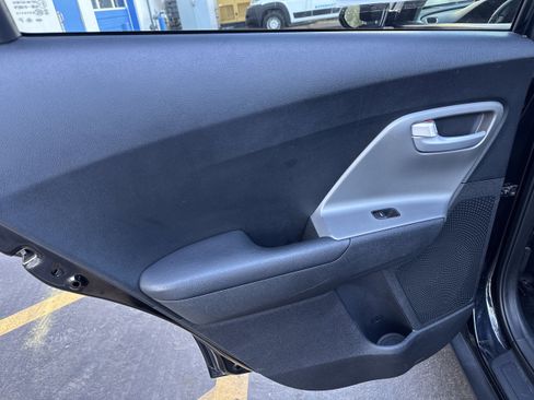 Used 2019 Kia Niro LX image 9
