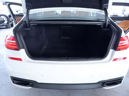 Used 2016 BMW 750i RWD image 32