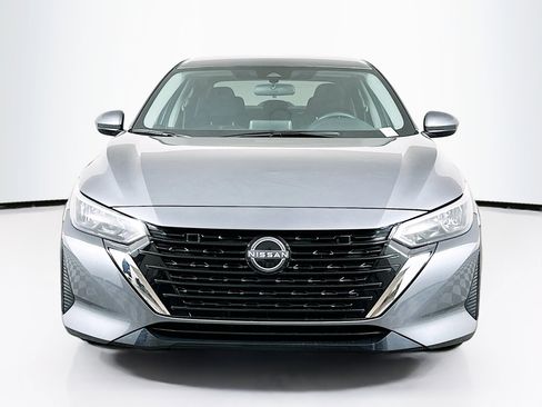 Used 2024 Nissan Sentra SV image 2