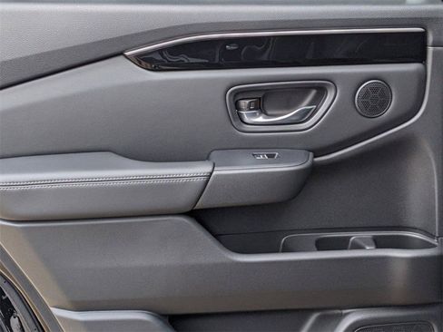 New 2025 Honda Pilot Touring image 18