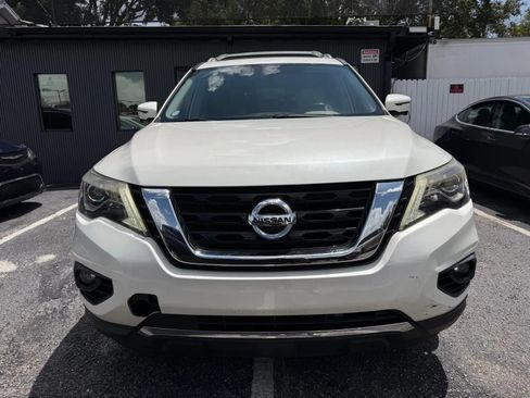 Used 2018 Nissan Pathfinder Platinum FWD image 2