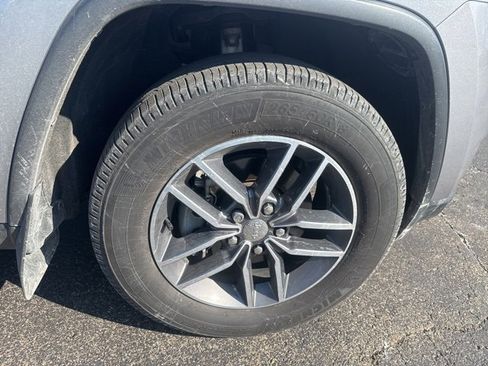 Used 2018 Jeep Grand Cherokee Limited image 12