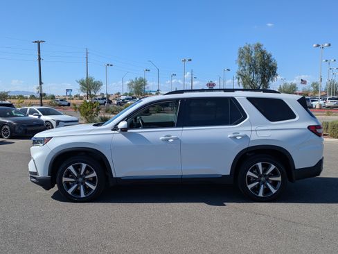 Used 2025 Honda Pilot Touring image 2