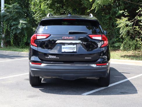 Used 2024 GMC Terrain SLT AWD/4WD image 8