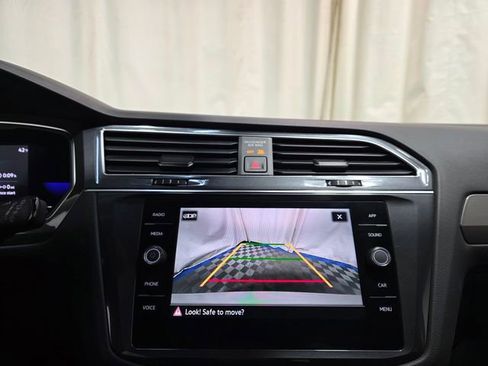 Certified 2022 Volkswagen Tiguan SE image 21