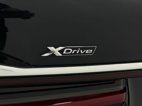 Used 2021 BMW 750i xDrive w/ Executive Package AWD/4WD image 39