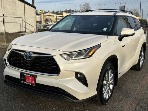 Certified 2021 Toyota Highlander Limited image 1