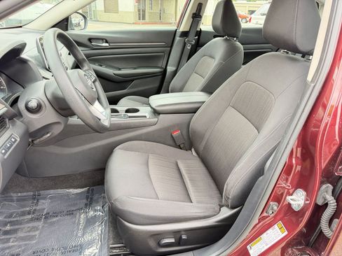 Used 2025 Nissan Altima 2.5 SV FWD image 37