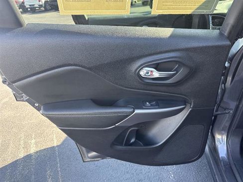 Used 2022 Jeep Cherokee Latitude Lux image 14