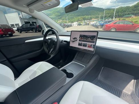 Used 2023 Tesla Model Y Long Range AWD/4WD image 16
