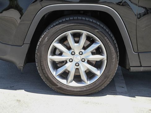 Used 2018 Jeep Cherokee Limited FWD image 10