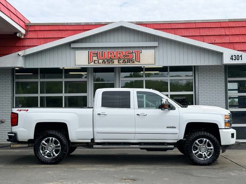 Used 2019 Chevrolet Silverado 2500 High Country w/ Duramax Plus Package image 2