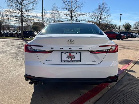 Used 2025 Toyota Camry SE image 7