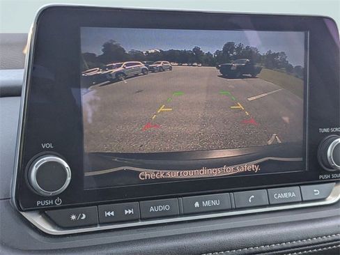 Used 2023 Nissan Rogue S image 3