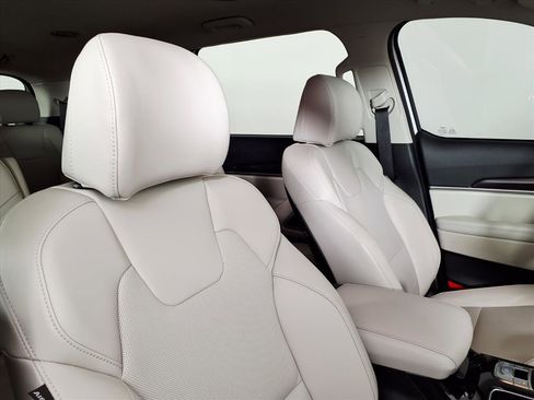 Used 2024 Kia Telluride S image 10