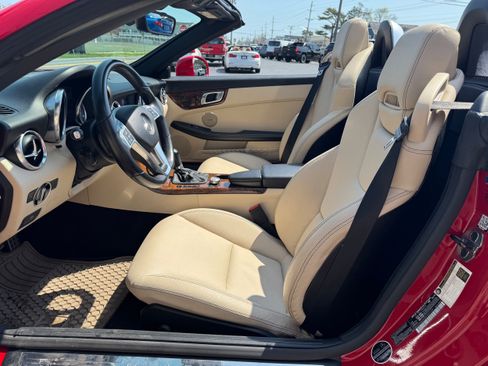 Used 2014 Mercedes-Benz SLK 250 image 9