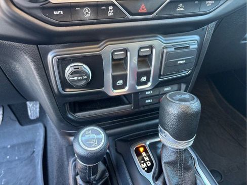 Used 2023 Jeep Wrangler Sport S image 13