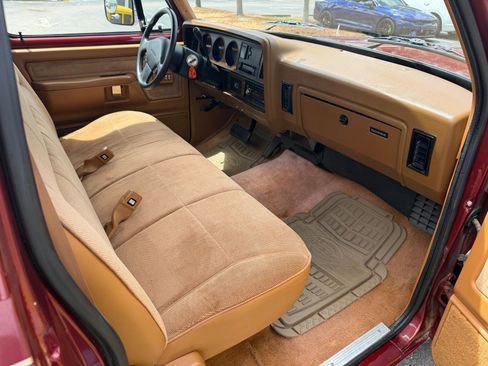 Used 1992 Dodge D/W Truck 150 image 3