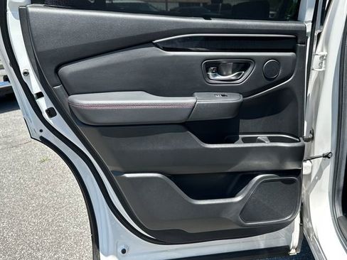 Used 2025 Honda Pilot Black Edition image 22