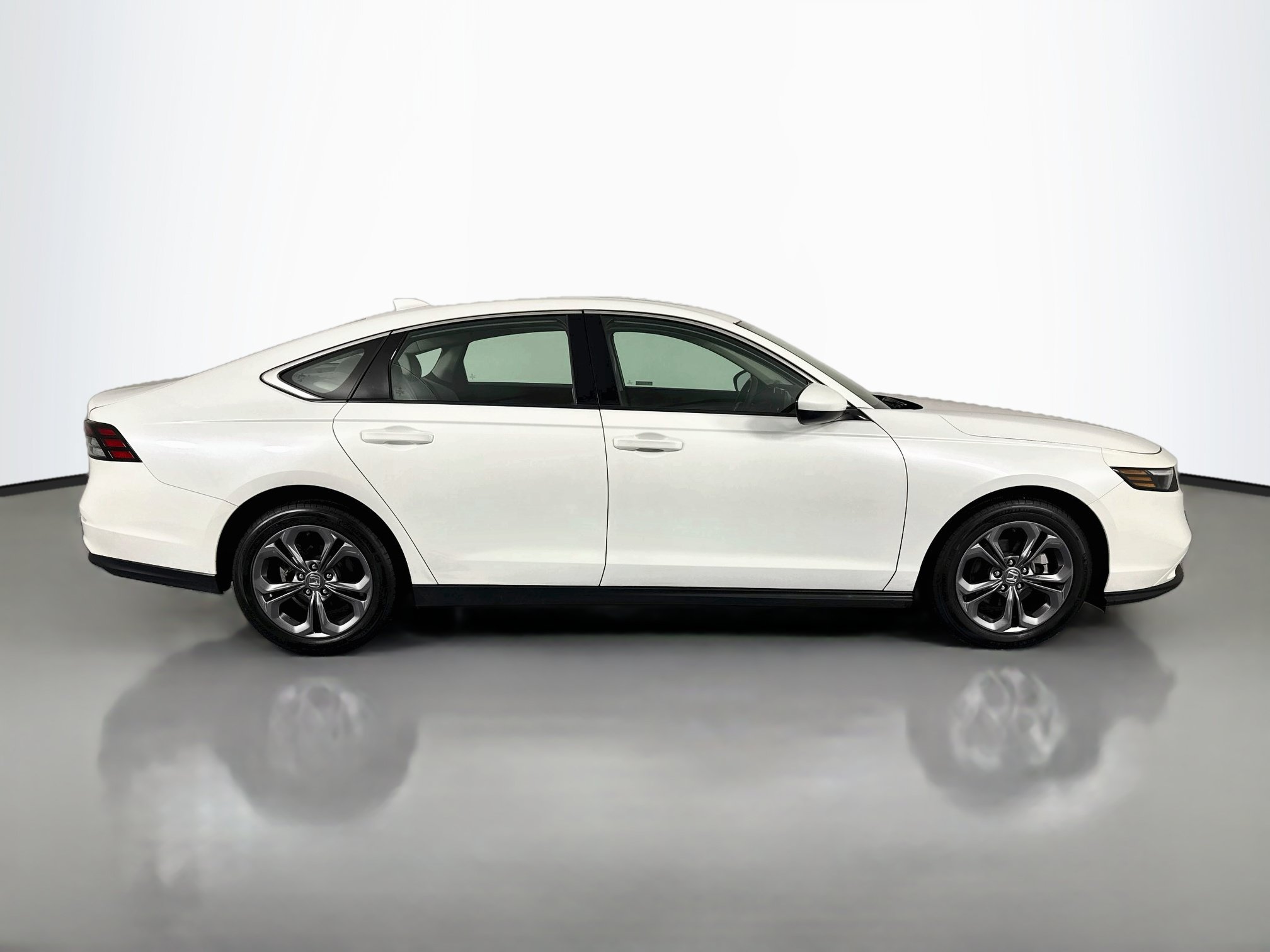 Certified 2023 Honda Accord EX image 4