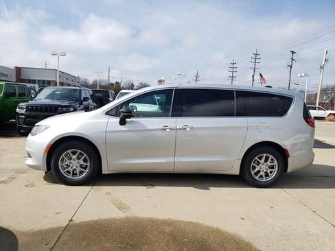 New 2026 Chrysler Voyager LX image 3