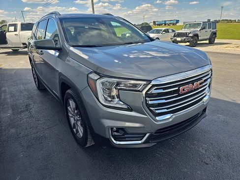 Used 2024 GMC Terrain SLT image 9