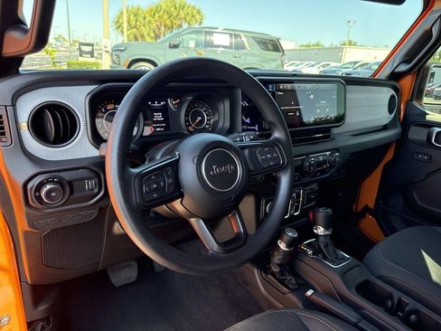 Used 2025 Jeep Wrangler Unlimited Sport AWD/4WD image 34