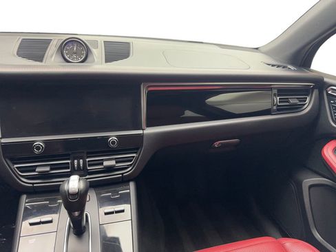 Used 2023 Porsche Macan Turbo image 53