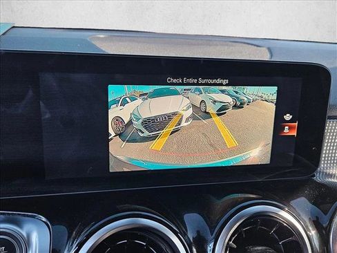 Used 2022 Mercedes-Benz GLB 250 image 13