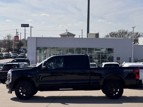 Used 2023 Ford F250 XLT w/ Black Appearance Package image 7