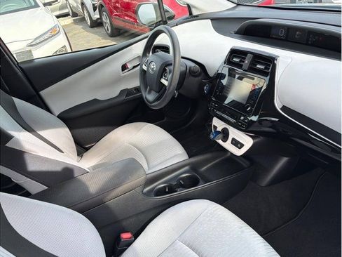 Used 2016 Toyota Prius Two FWD image 6