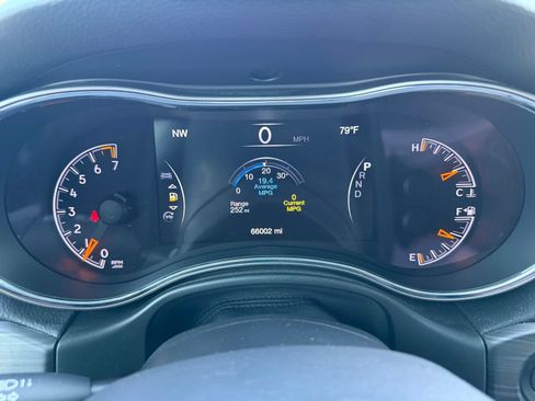 Used 2022 Jeep Grand Cherokee Laredo X AWD/4WD image 18