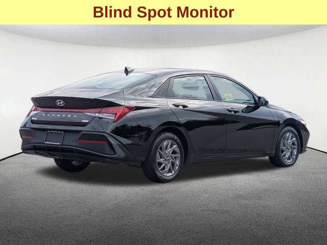 Used 2024 Hyundai Elantra Blue FWD image 5
